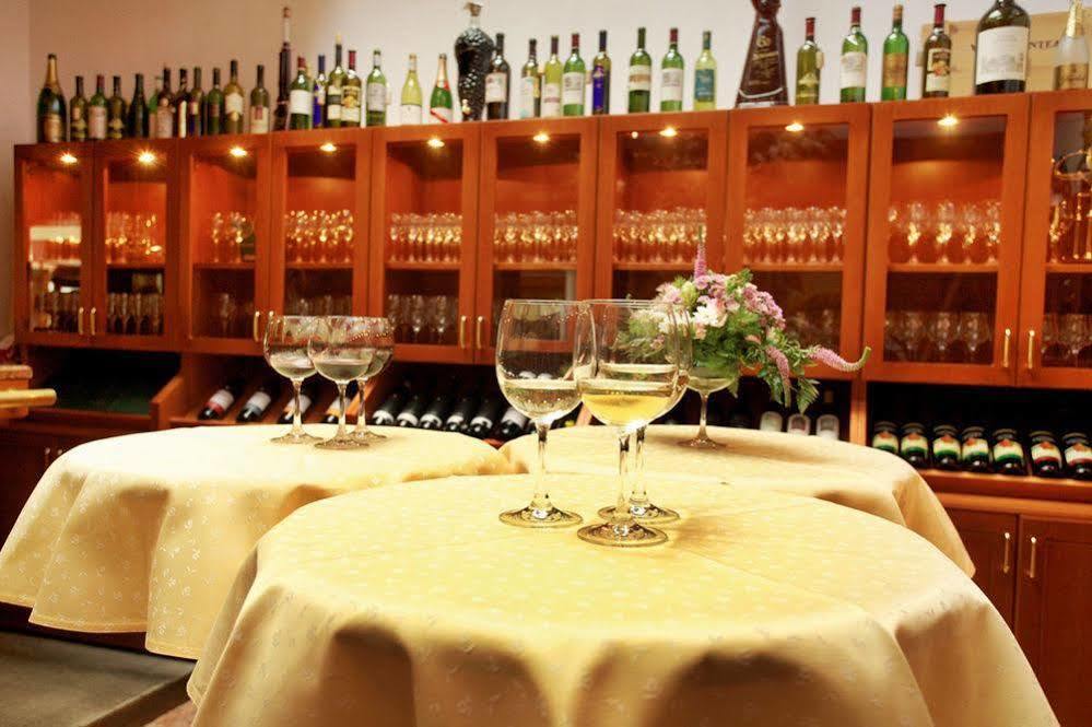 Rodinny Hotel Hubert High Tatras Vysoké Tatry エクステリア 写真